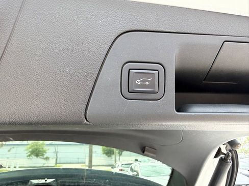 Used 2022 Buick Envision Avenir w/ Technology Package II FWD image 8