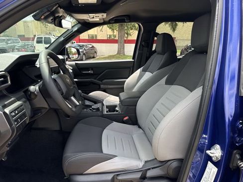 Used 2025 Toyota Tacoma TRD Sport AWD/4WD image 27