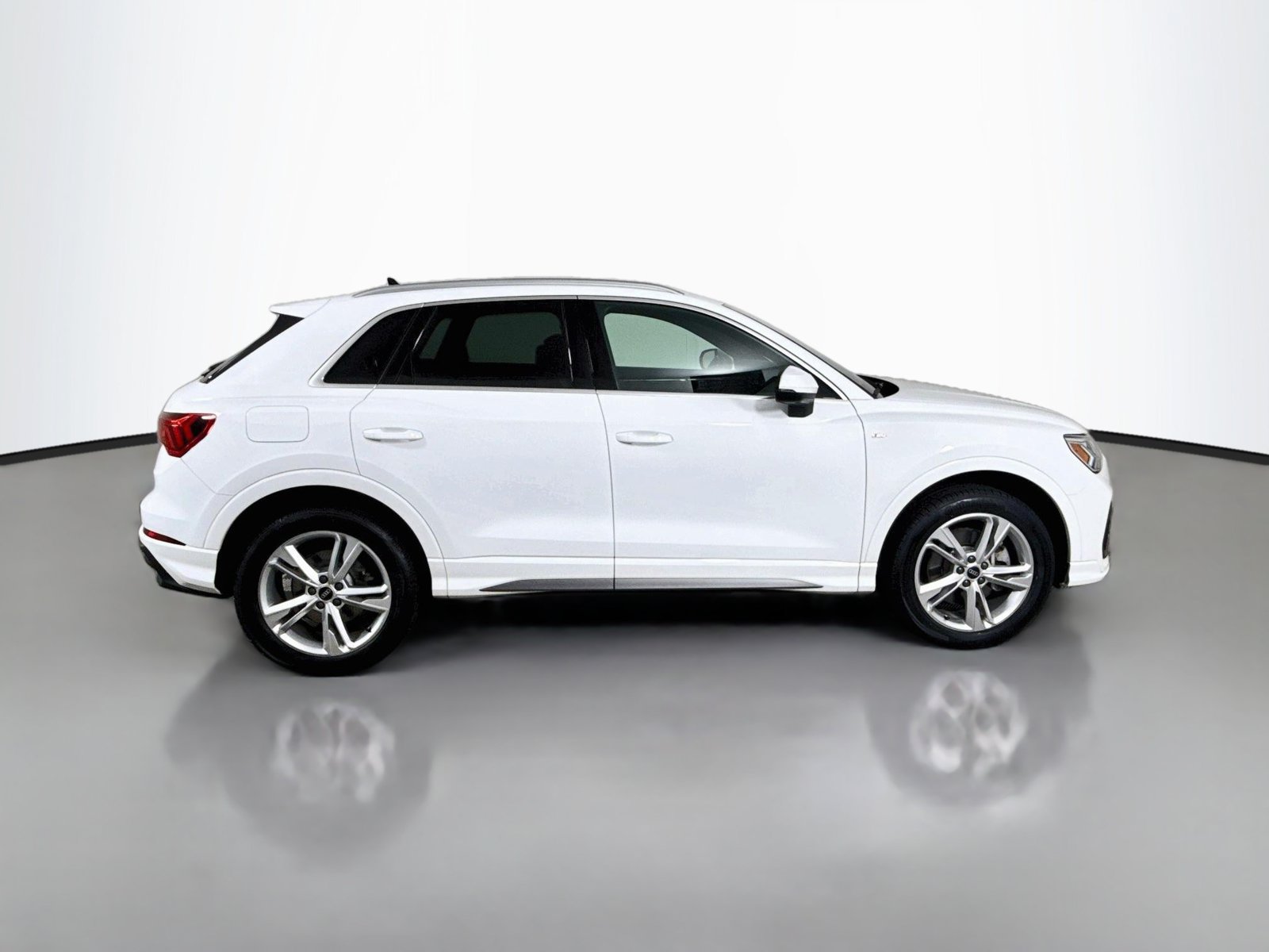 Used 2024 Audi Q3 2.0T Premium Plus AWD/4WD image 8