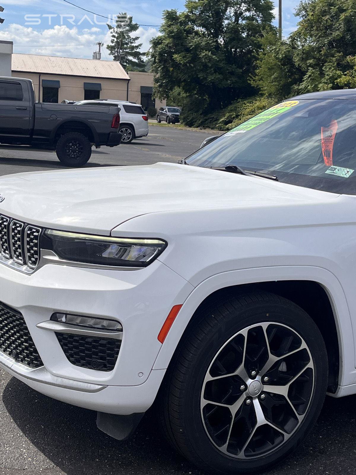 Used 2023 Jeep Grand Cherokee Summit AWD/4WD image 4