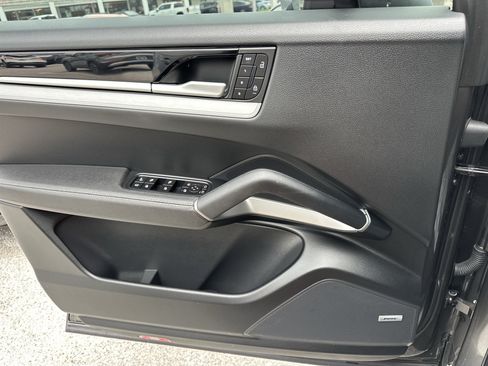 Certified 2024 Porsche Cayenne Coupe AWD/4WD image 24