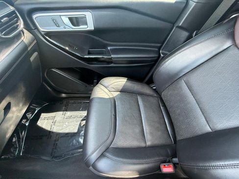 Used 2022 Ford Explorer Platinum w/ Equipment Group 601A AWD/4WD image 27