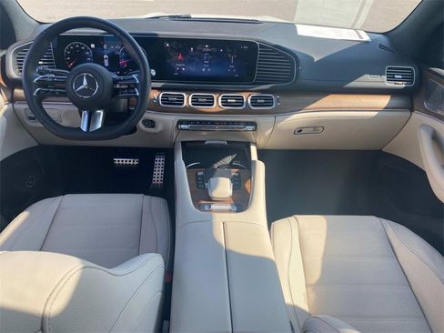 Used 2025 Mercedes-Benz GLS 580 4MATIC image 37