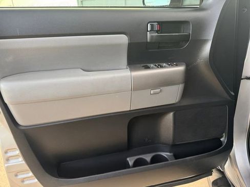 Used 2017 Toyota Sequoia SR5 w/ Premium Package RWD image 4