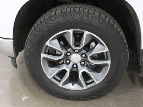 Used 2023 Chevrolet Silverado 1500 LT AWD/4WD image 35