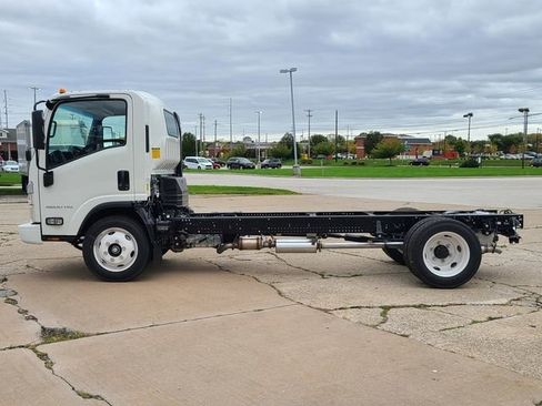 New 2025 Chevrolet Low Cab Forward image 8