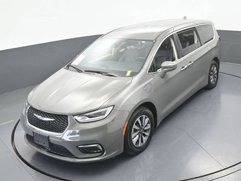 Used 2022 Chrysler Pacifica Touring-L FWD image 50