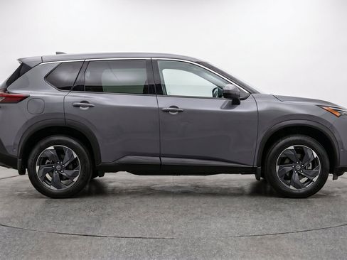Used 2025 Nissan Rogue SV FWD image 11