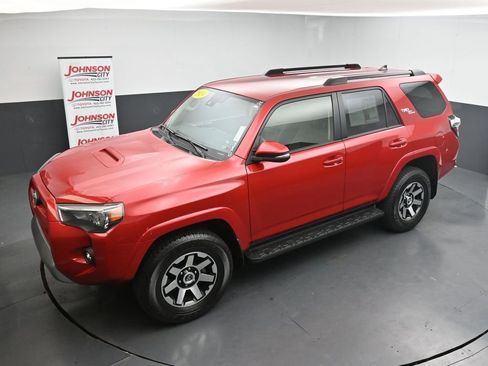 Used 2024 Toyota 4Runner TRD Off-Road Premium AWD/4WD image 28