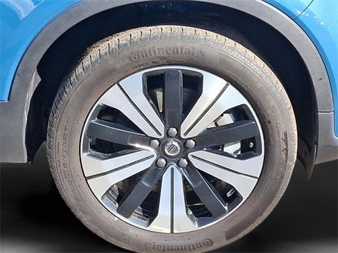 Used 2023 Volvo C40 Recharge Core image 9