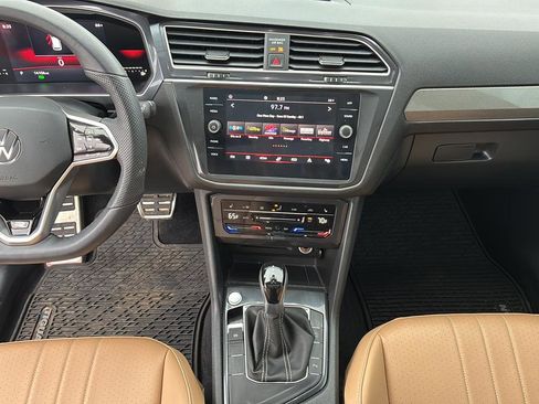 Used 2024 Volkswagen Tiguan SE R-Line w/ MDO Package, Three-Row FWD image 29