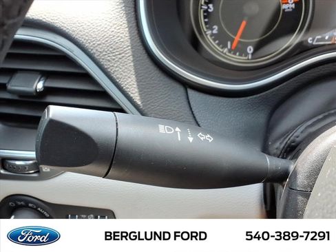 Used 2021 Jeep Cherokee Latitude Lux w/ Comfort/Convenience Group AWD/4WD image 35