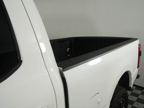 Used 2025 Ford F250 Platinum AWD/4WD image 8