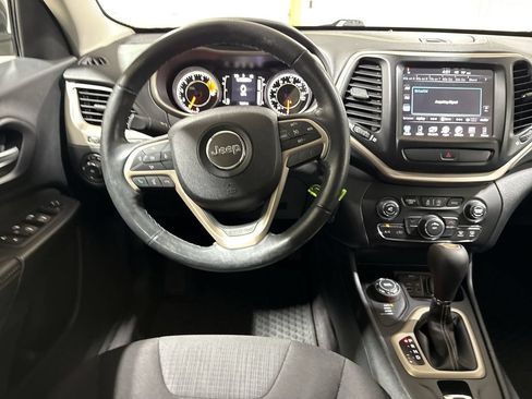 Used 2016 Jeep Cherokee Latitude w/ Cold Weather Group AWD/4WD image 11