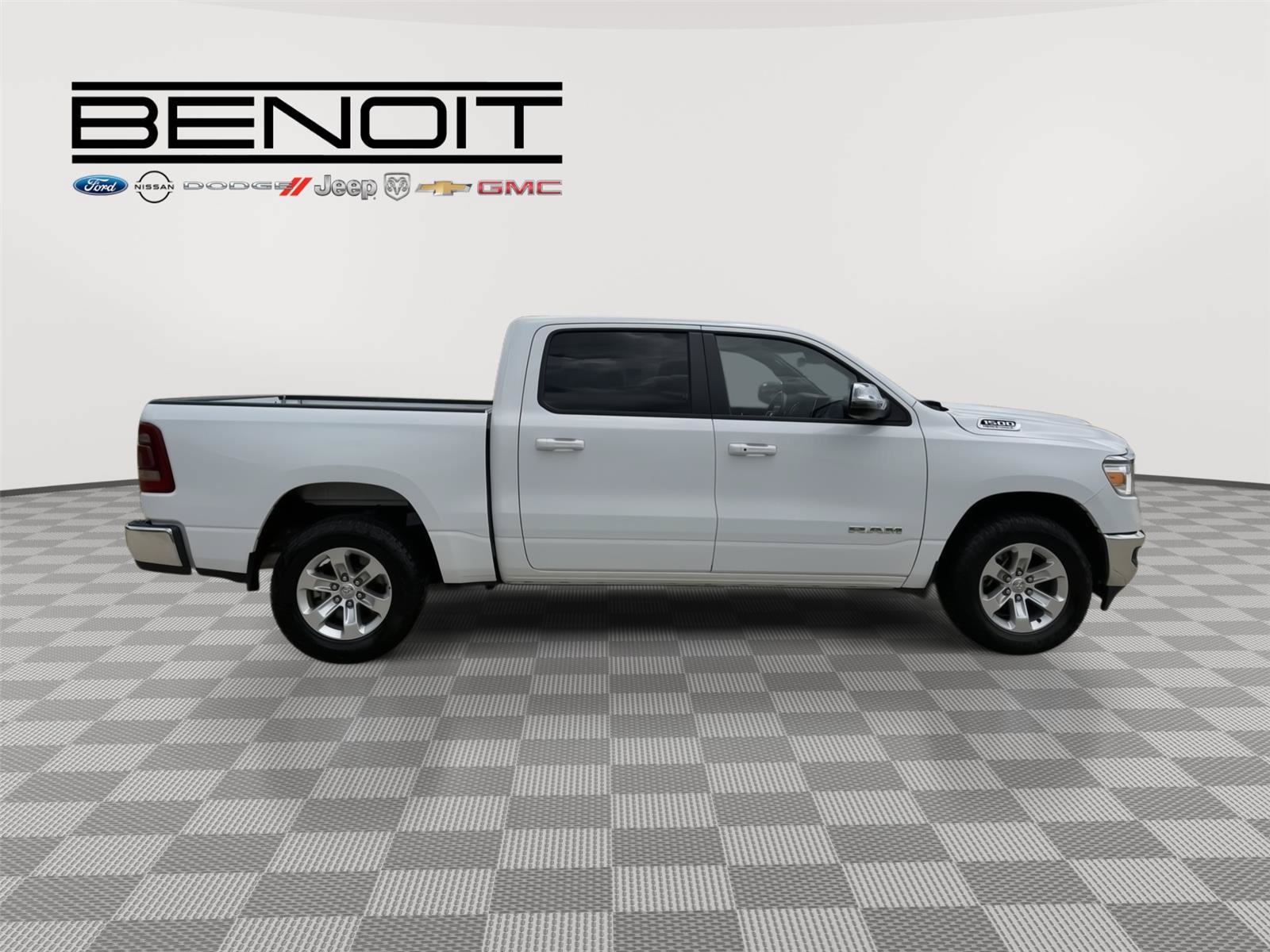 Used 2024 RAM 1500 Laramie AWD/4WD image 6