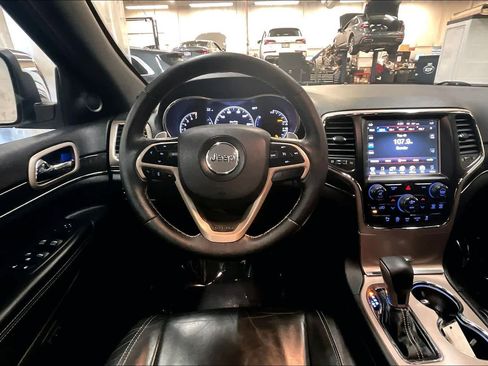 Used 2017 Jeep Grand Cherokee Limited AWD/4WD image 6
