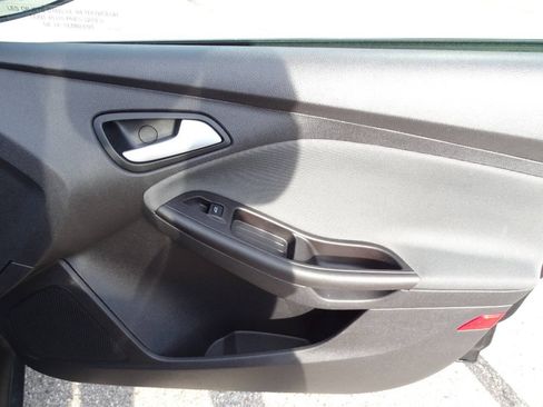 Used 2014 Ford Focus SE w/ SE Winter Package FWD image 33