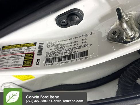 Used 2018 Toyota Tacoma TRD Off-Road w/ Technology Package image 18