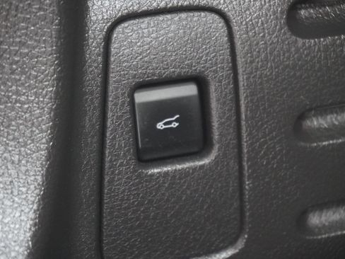 Used 2013 Lincoln MKX FWD image 24