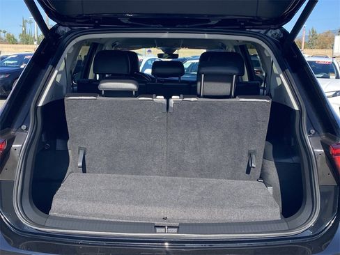 Used 2024 Volkswagen Tiguan SE image 17