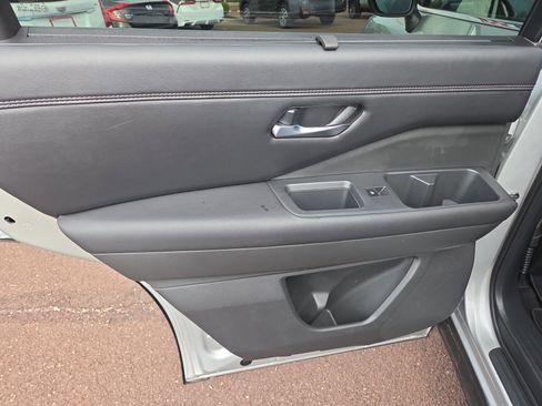 Used 2023 Nissan Pathfinder Platinum image 22