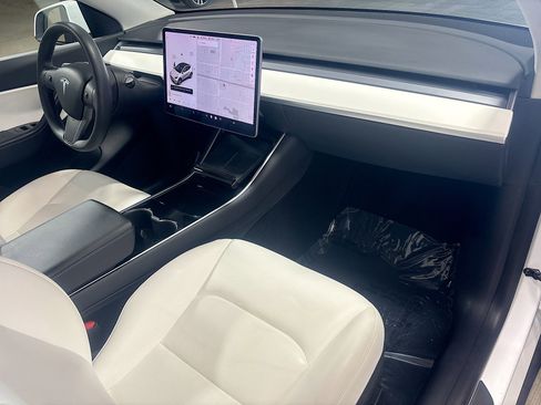 Used 2021 Tesla Model Y Long Range image 15