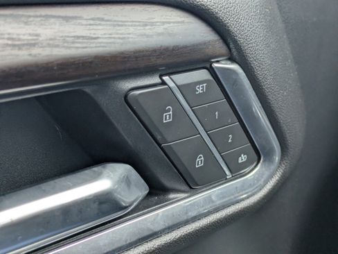 Certified 2025 GMC Sierra 1500 SLT image 26