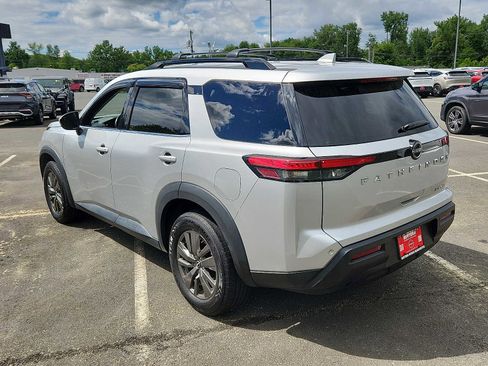 Used 2022 Nissan Pathfinder SV AWD/4WD image 6