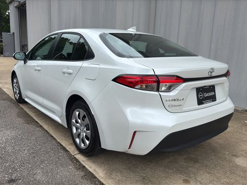 Used 2026 Toyota Corolla LE FWD image 5