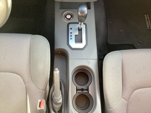 Used 2021 Nissan Frontier SV w/ Midnight Edition Floor Mats image 18