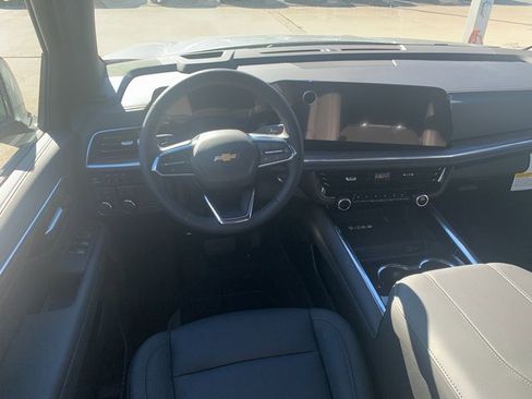 New 2026 Chevrolet Suburban LT image 12