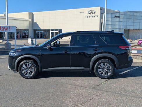 Certified 2024 Nissan Pathfinder SV image 3