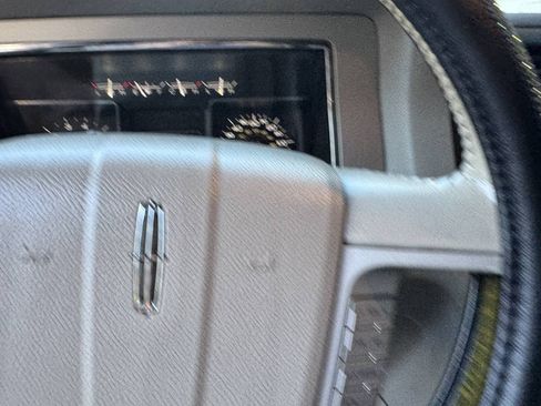 Used 2010 Lincoln Navigator 4WD image 18