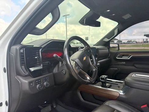 Used 2022 Chevrolet Silverado 1500 High Country AWD/4WD image 15