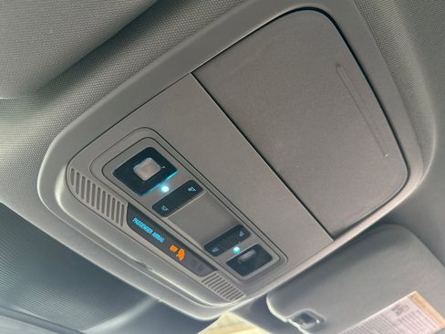 Used 2023 Ford Explorer Limited image 25