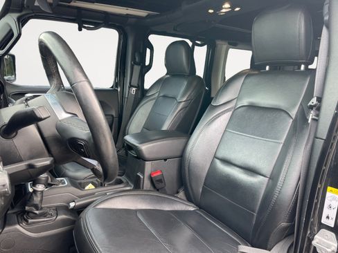 Used 2019 Jeep Wrangler Unlimited Sahara AWD/4WD image 10