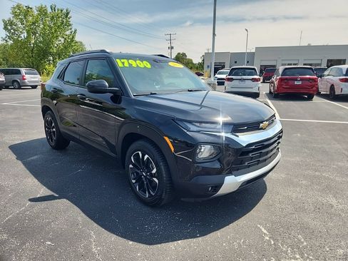 Used 2021 Chevrolet TrailBlazer LT w/ Sun and Liftgate Package FWD image 9