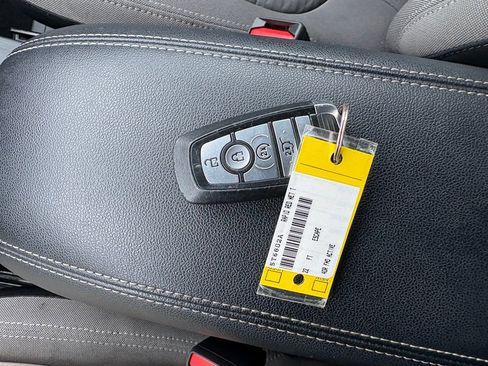 Used 2022 Ford Escape SE w/ SE Sport Appearance Package image 20