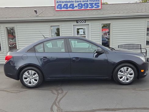 Used 2014 Chevrolet Cruze LS FWD image 2