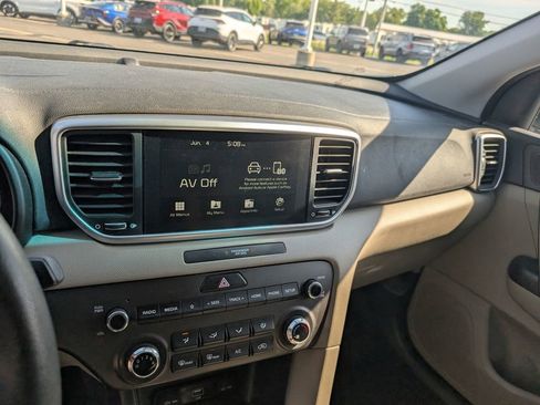 Used 2022 Kia Sportage LX AWD/4WD image 39