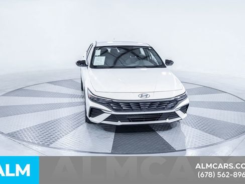 Used 2025 Hyundai Elantra Sport image 15