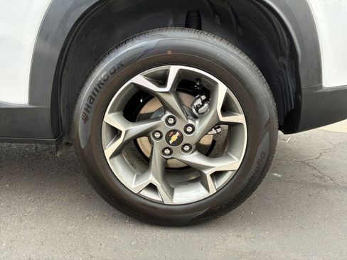 Used 2025 Chevrolet Trax LT w/ LT Convenience Package image 29