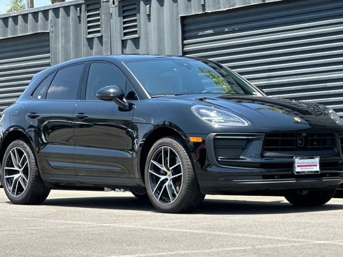Certified 2023 Porsche Macan AWD/4WD image 10