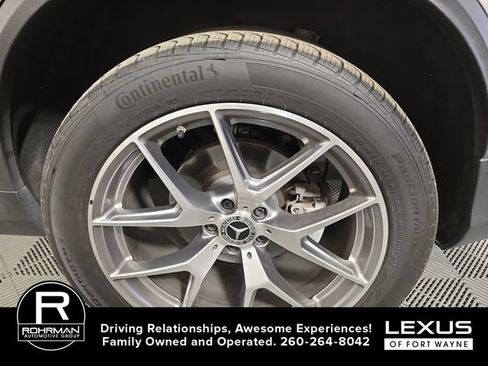 Used 2021 Mercedes-Benz GLC 300 4MATIC image 11
