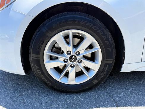 Used 2017 Kia Optima LX FWD image 10