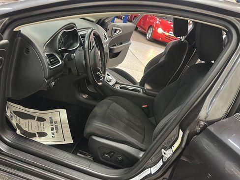 Certified 2016 Chrysler 200 Limited w/ Convenience Group FWD image 15
