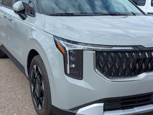 Certified 2025 Kia Carnival EX image 6