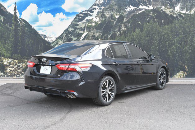 Certified 2018 Toyota Camry SE FWD image 3