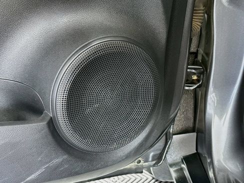 Certified 2022 Nissan Kicks S FWD image 18