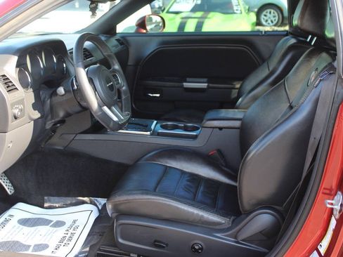 Used 2014 Dodge Challenger SXT RWD image 12